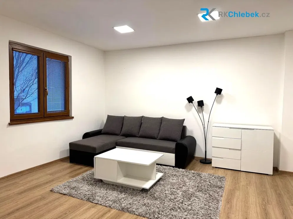 Küche; küchengeräte, holzboden, tageslicht, moderner stil