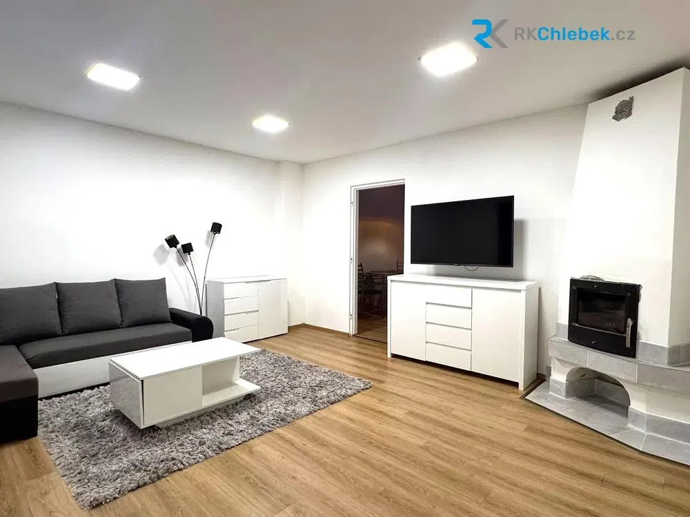 Küche; küchengeräte, holzboden, tageslicht, moderner stil