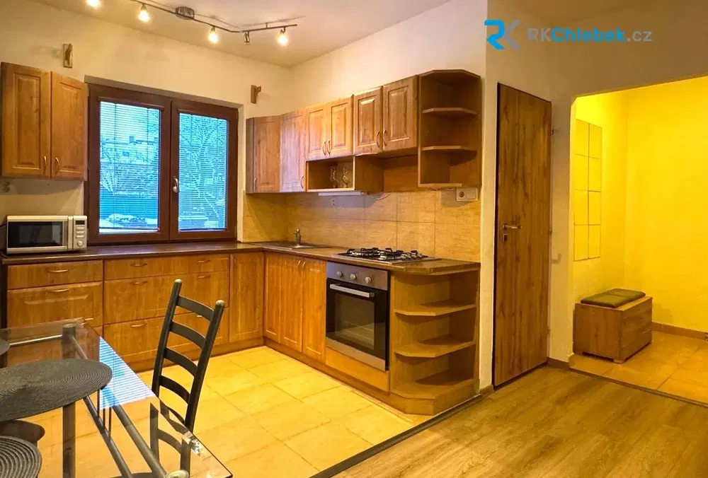 Küche; küchengeräte, holzboden, tageslicht, moderner stil