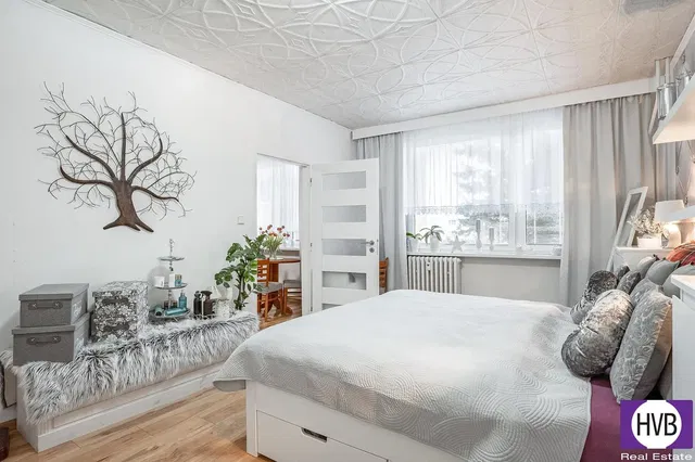 Spavaća soba; prirodno svjetlo, moderni stil