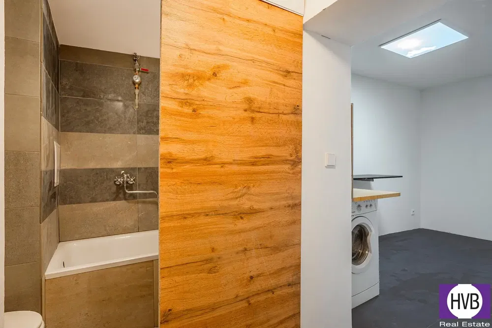 Bathroom; tile floor, natural light