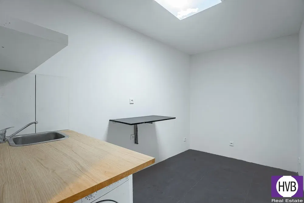 Kitchen; tile floor, natural light