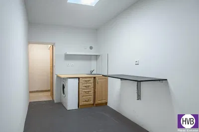 Kitchen; kitchen appliances, tile floor