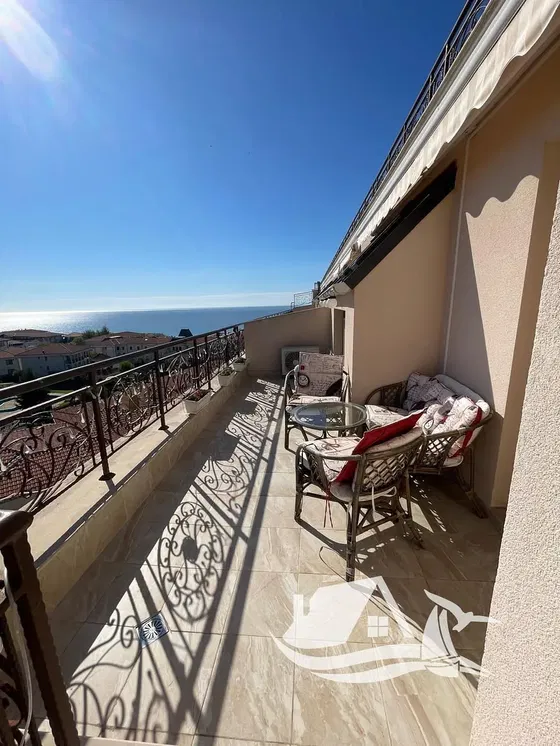 Obývačka; výhľad, prirodzené svetlo, moderný štýl