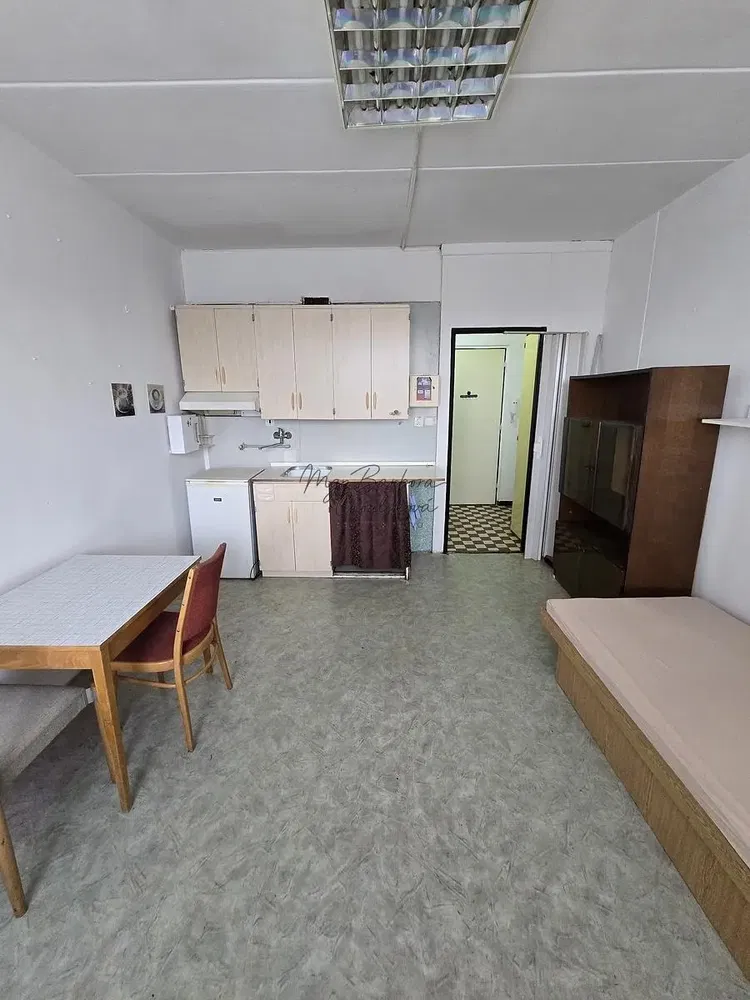 Küche; küchengeräte, holzboden, tageslicht, moderner stil