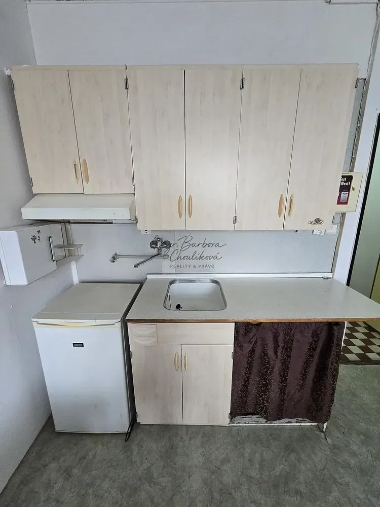 Küche; küchengeräte, holzboden, tageslicht, moderner stil