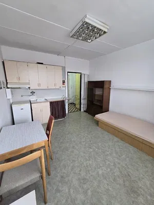 Wohnzimmer; holzboden, tageslicht, moderner stil