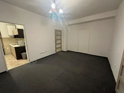 Спалня; плочки, естествена светлина