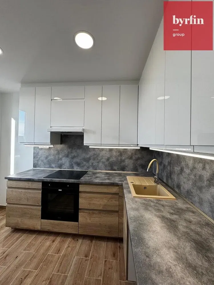 Küche; küchengeräte, fliesenboden, renoviert, tageslicht, moderner stil