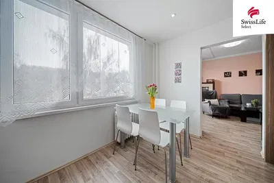 Wohnzimmer; holzboden, tageslicht, moderner stil