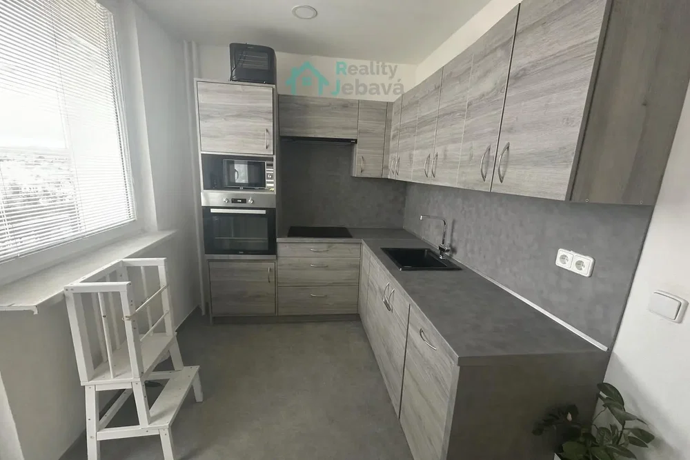 Кухиња; кухињски апарати, поглед, природно светло