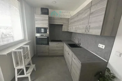 Кухиња; кухињски апарати, поглед, природно светло