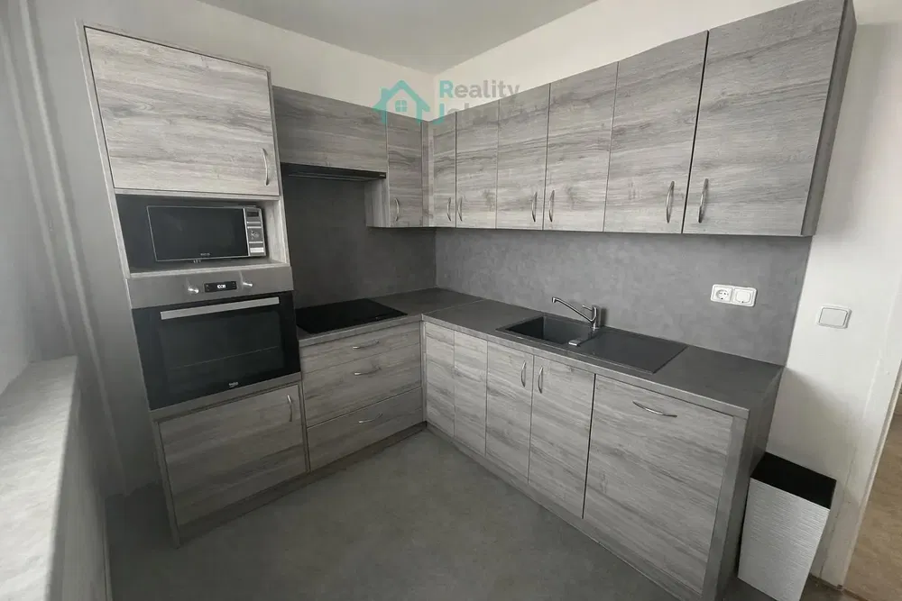 Кухиња; кухињски апарати, реновиран