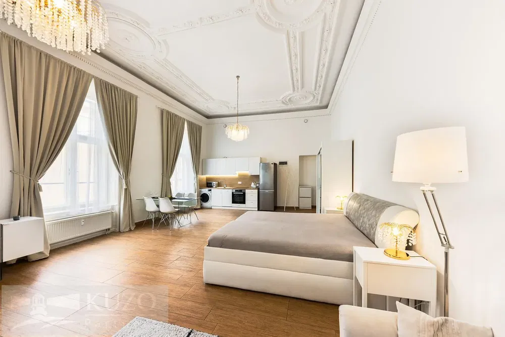 Ložnice; přirozené světlo, moderní styl, dřevěná podlaha