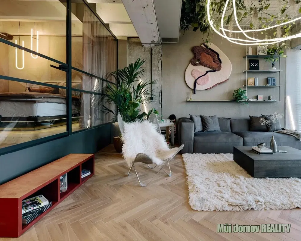 Kuchnia; sprzęt kuchenny, podłoga drewniana, światło dzienne, styl nowoczesny