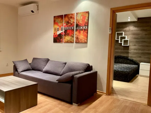 Küche; küchengeräte, holzboden, tageslicht, moderner stil