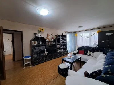 Cuisine; électroménager, parquet, lumière naturelle, style moderne