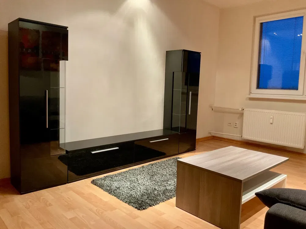 Küche; küchengeräte, holzboden, tageslicht, moderner stil