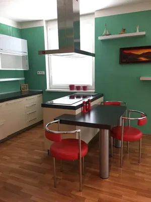 Küche; küchengeräte, holzboden, tageslicht, moderner stil