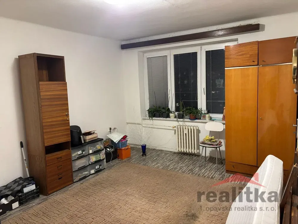 Soggiorno; pavimento in legno, luce naturale, stile moderno