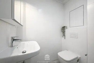 Küche; küchengeräte, holzboden, tageslicht, moderner stil