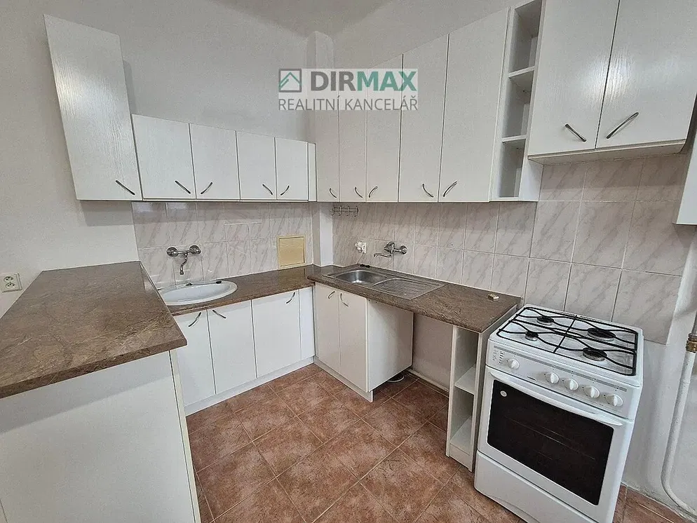 Kuchyňa; kuchynské spotrebiče, dlažba