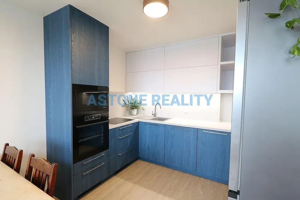 Salon; parquet, lumière naturelle, style moderne