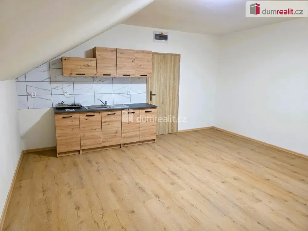 Küche; küchengeräte, holzboden, tageslicht, moderner stil