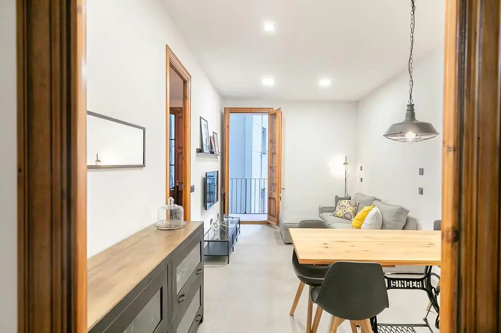 Salón; luz natural, estilo moderno