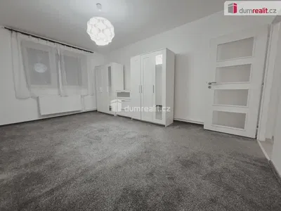 Living room; wood floor, natural light, modern style