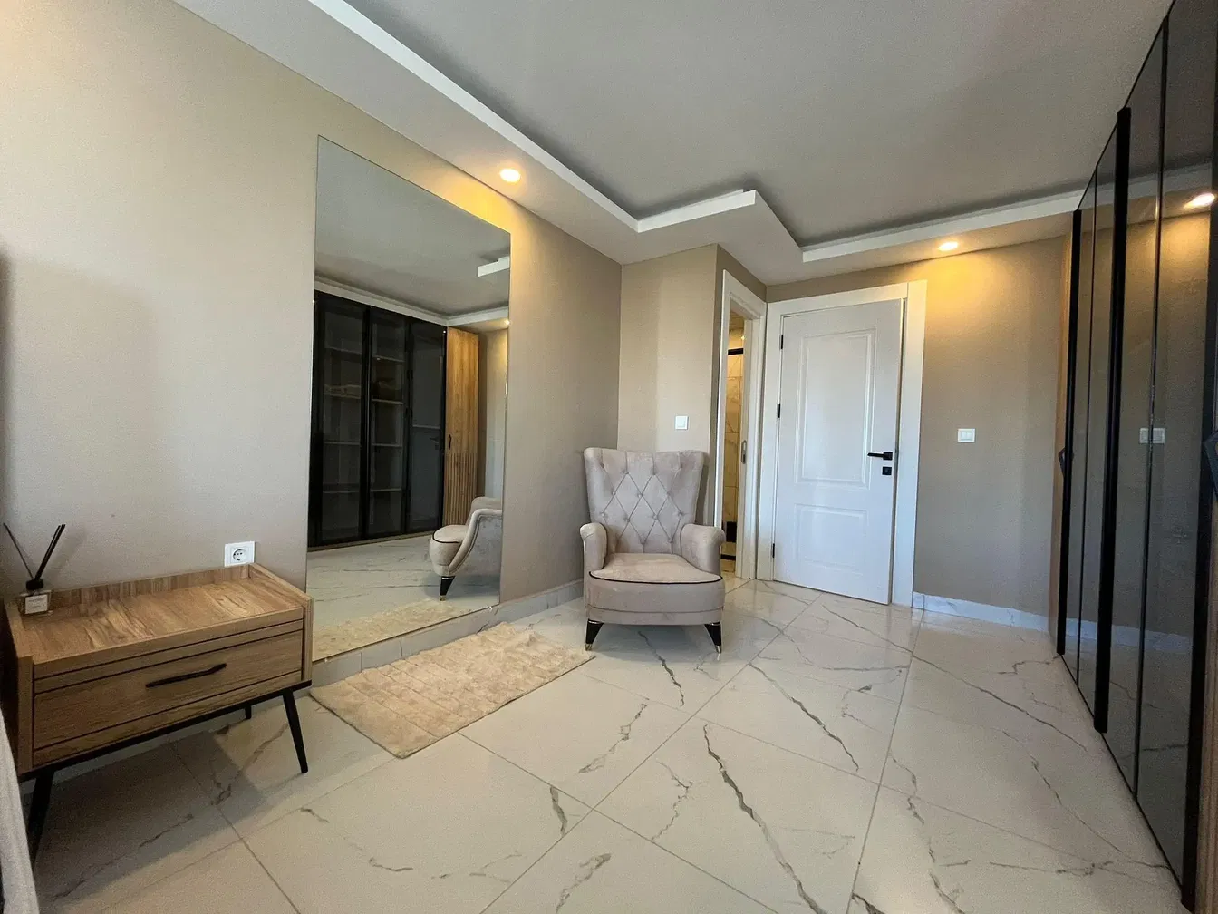 Κουζίνα; συσκευές κουζίνας, ξύλινο πάτωμα, φυσικό φως, μοντέρνο στυλ