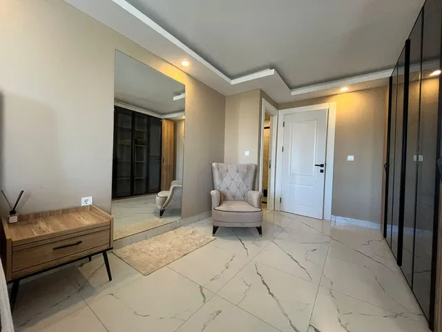 Κουζίνα; συσκευές κουζίνας, ξύλινο πάτωμα, φυσικό φως, μοντέρνο στυλ