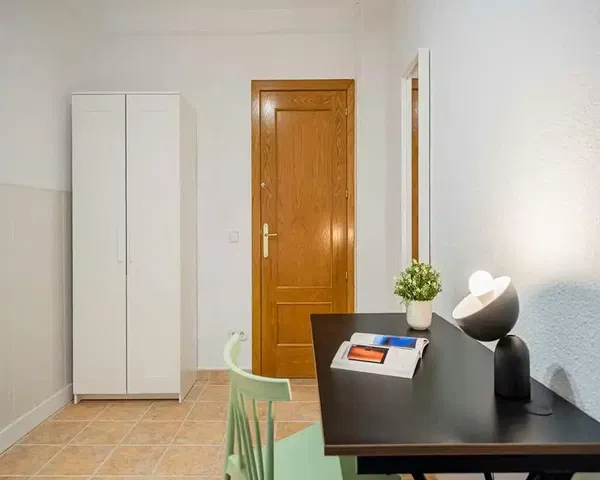 Cuisine; électroménager, parquet, lumière naturelle, style moderne