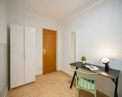 Cuisine; électroménager, parquet, lumière naturelle, style moderne