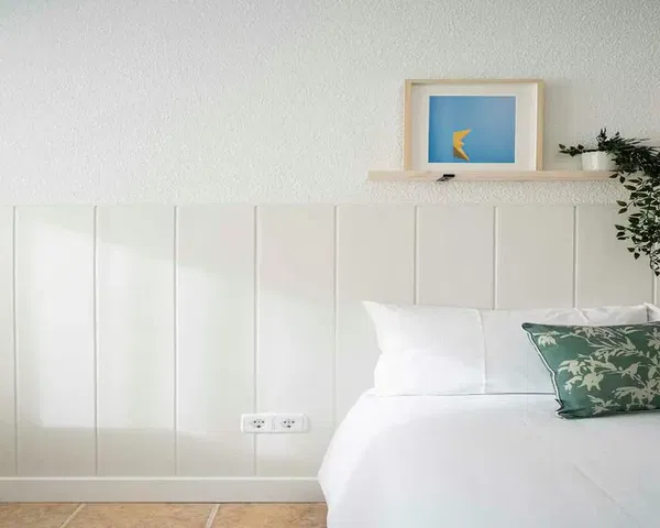 Cuisine; électroménager, parquet, lumière naturelle, style moderne