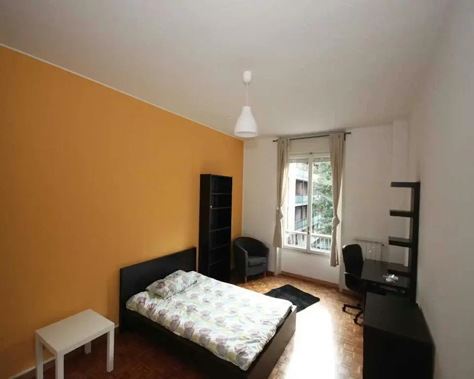 Küche; küchengeräte, holzboden, tageslicht, moderner stil