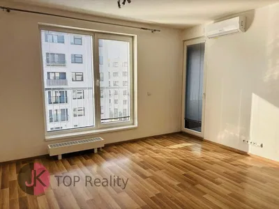 Кухня; кухненски уреди, дървен под, естествена светлина, модерен стил