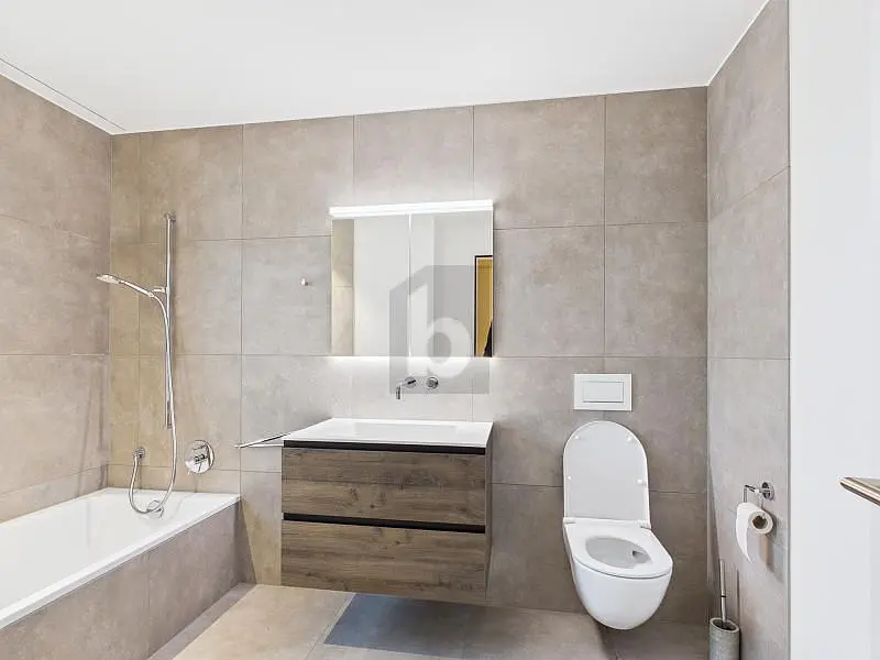 Küche; küchengeräte, holzboden, tageslicht, moderner stil