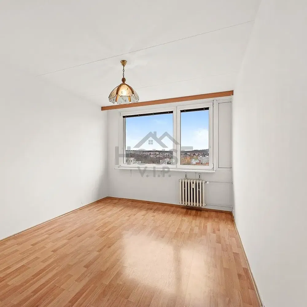 Kuchnia; sprzęt kuchenny, podłoga drewniana, światło dzienne, styl nowoczesny