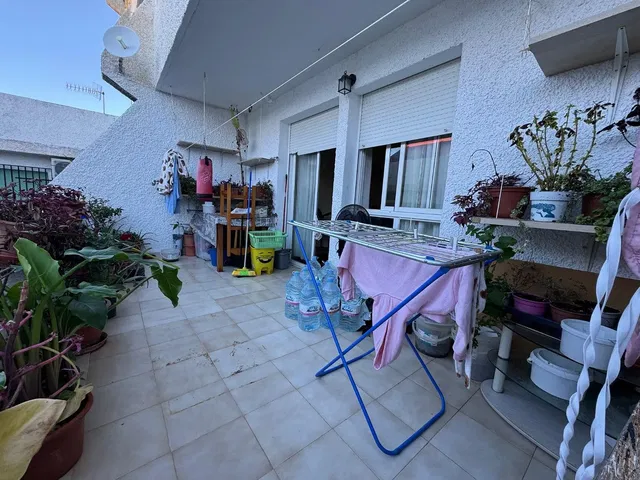 مطبخ; أجهزة المطبخ, أرضية خشبية, ضوء طبيعي, أسلوب عصري