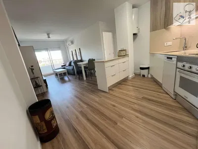 Küche; küchengeräte, holzboden, tageslicht, moderner stil