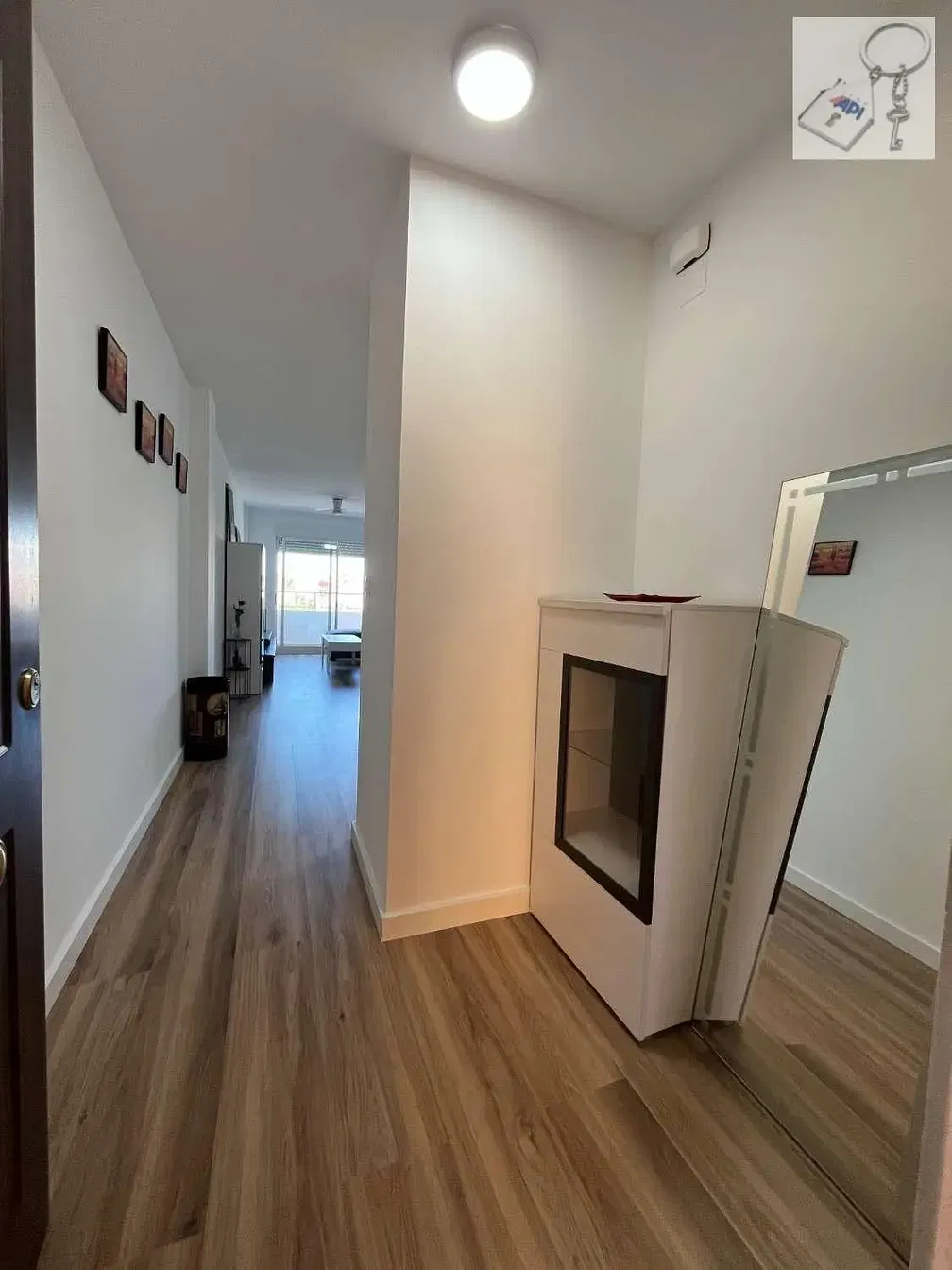 Küche; küchengeräte, fliesenboden, tageslicht, moderner stil