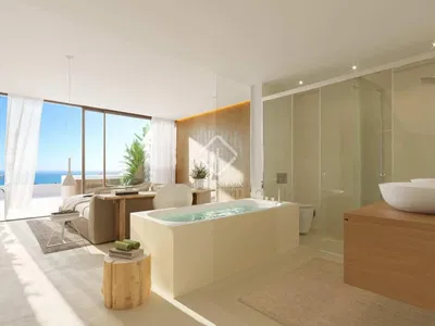 Kuchyňa; kuchynské spotrebiče, drevená podlaha, prirodzené svetlo, moderný štýl