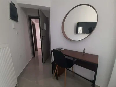 Cuisine; électroménager, parquet, lumière naturelle, style moderne