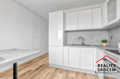 Cuisine; électroménager, parquet, lumière naturelle, style moderne