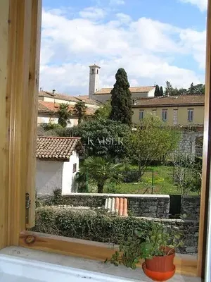 Küche; küchengeräte, holzboden, tageslicht, moderner stil