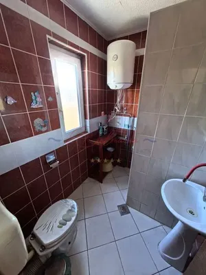 Cuisine; électroménager, parquet, lumière naturelle, style moderne