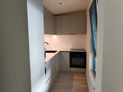 Küche; küchengeräte, holzboden, tageslicht, moderner stil