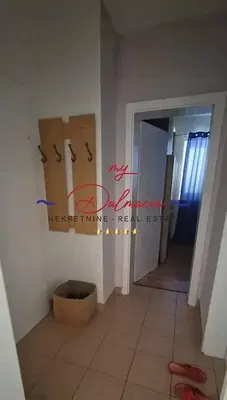 Küche; küchengeräte, holzboden, tageslicht, moderner stil