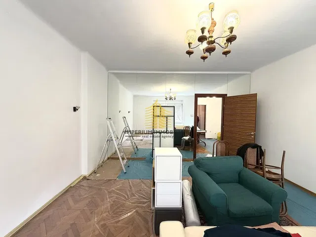 Küche; küchengeräte, holzboden, tageslicht, moderner stil